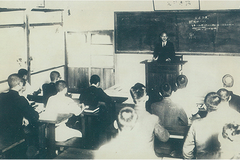 日本能率学校設立当時の講義風景の写真