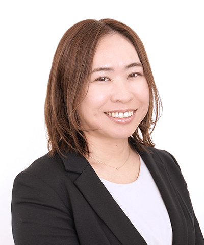 新實 朋子