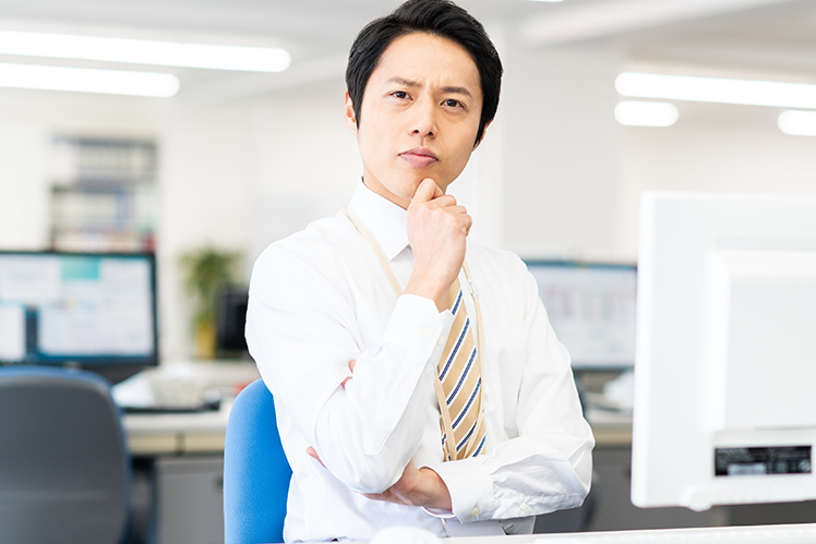 疑問を抱える上司　イメージ画像