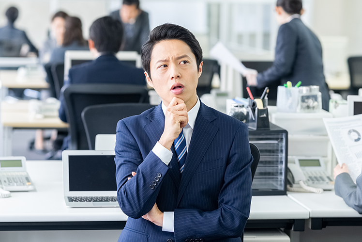 年上部下をもつ管理職　イメージ